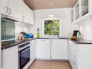 Kühlschrank, Ofen, Geschirrspüler, Kochgeschirr/Geschirr/Besteck