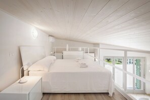 Fer et planche à repasser, lit parapluie, Wi-Fi, draps fournis