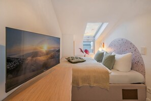 1 室のベッドルーム、デスク、WiFi (無料)、ベッドシーツ