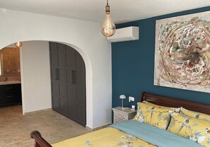 3 slaapkamers, een strijkplank/strijkijzer, wifi, beddengoed