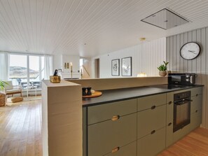 Réfrigérateur, micro-ondes, four, lave-vaisselle