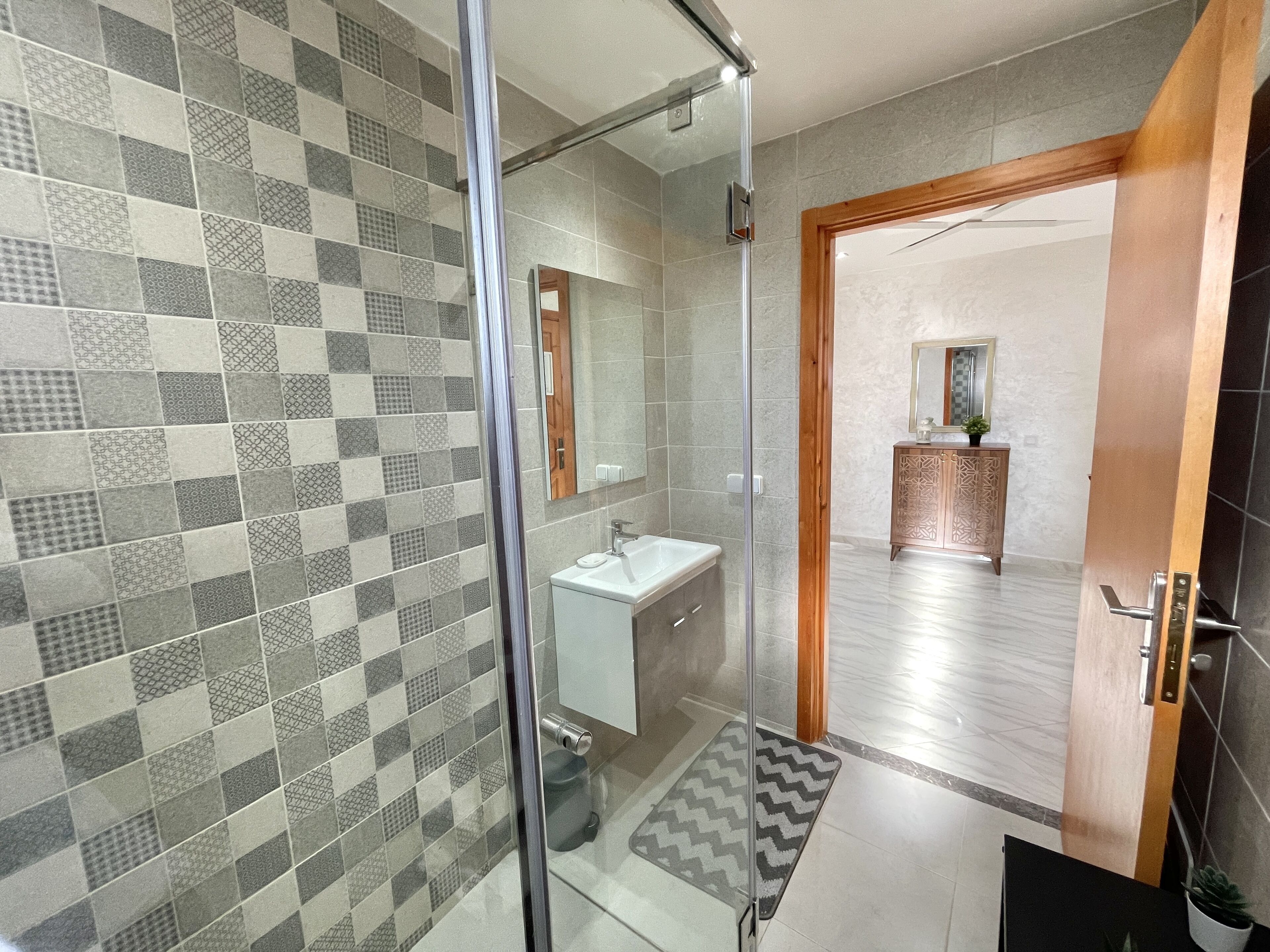 Serviettes fournies, savon, papier toilette