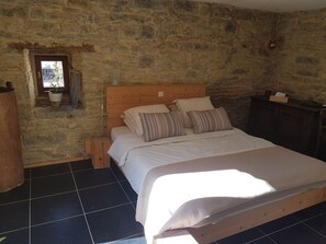 3 bedrooms, WiFi, bed sheets