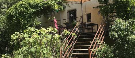 المنشأة من الخارج