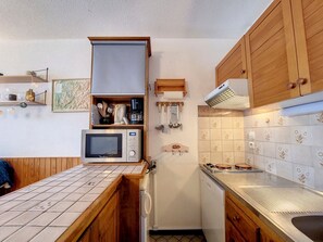 Refrigerador, microondas, horno y lavavajillas 