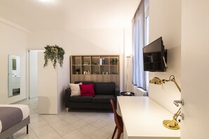 Bureau, fer et planche à repasser, Wi-Fi gratuit, draps fournis
