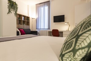 Bureau, fer et planche à repasser, Wi-Fi gratuit, draps fournis