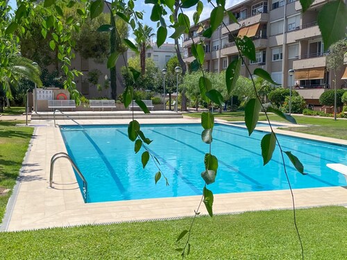 Modern Apartment w/ Pool and Parking by Hostem