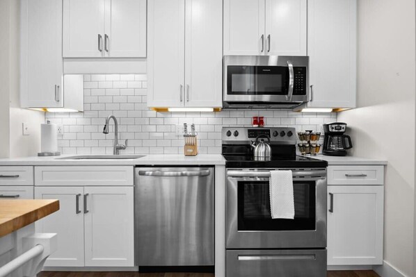 Fridge, microwave, oven, stovetop