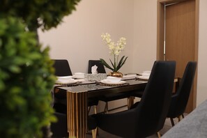 Dining - City Center Gem: Stylish Loft with High-End Finishes and Access to Amenities (Nairobi)