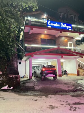 Fachada de la propiedad