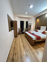 Habitación Deluxe doble, 1 cama de matrimonio grande | Ropa de cama de alta calidad, wifi gratis, ropa de cama