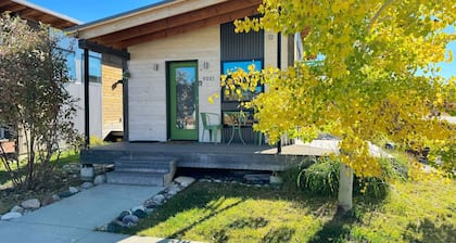 Chic Mountain Tiny Home Retreat in Victor w/AC