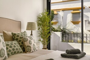 5 quartos, Wi-Fi de cortesia, roupa de cama