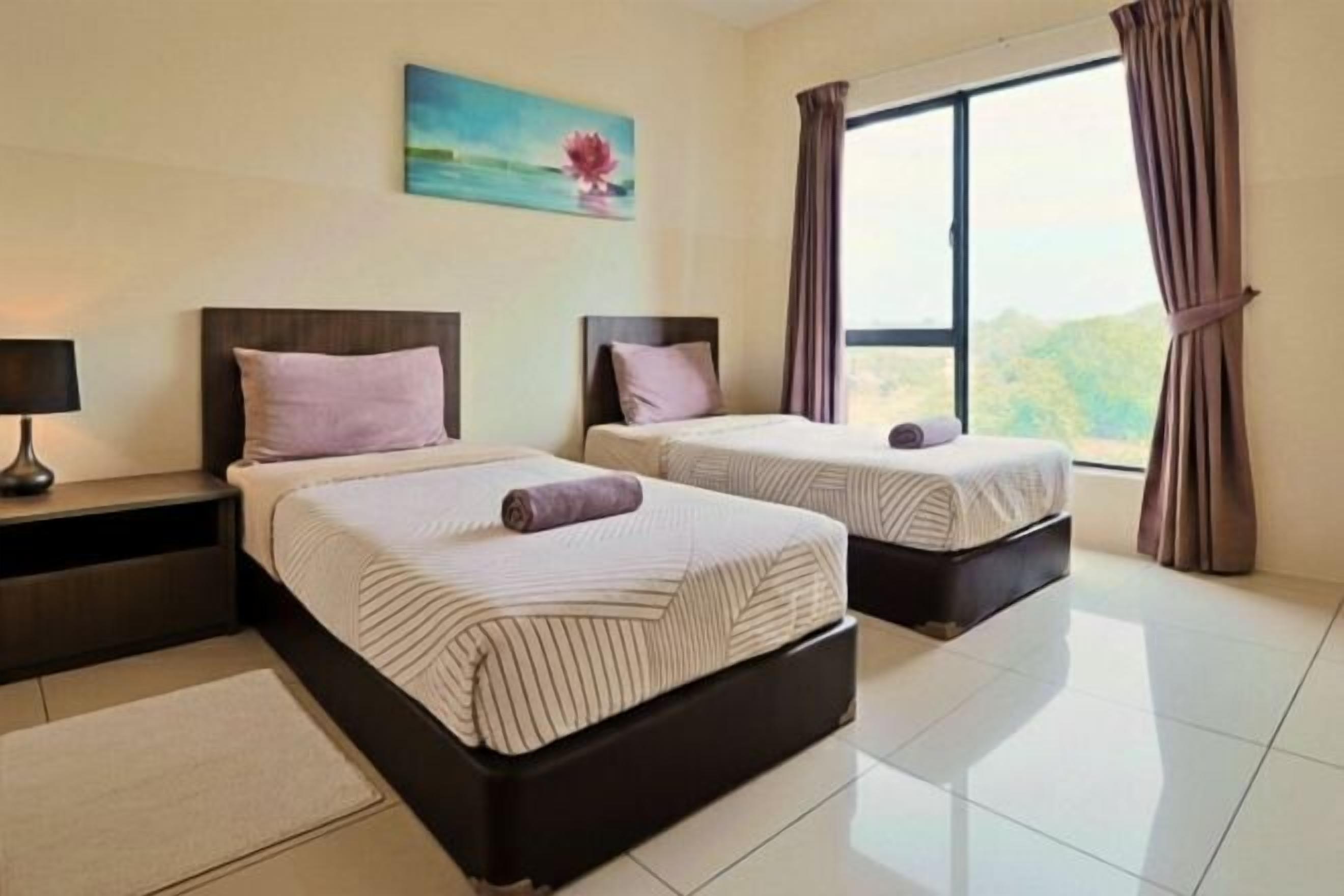 Décor unique, ameublement unique, bureau, rideaux d’obscurcissement