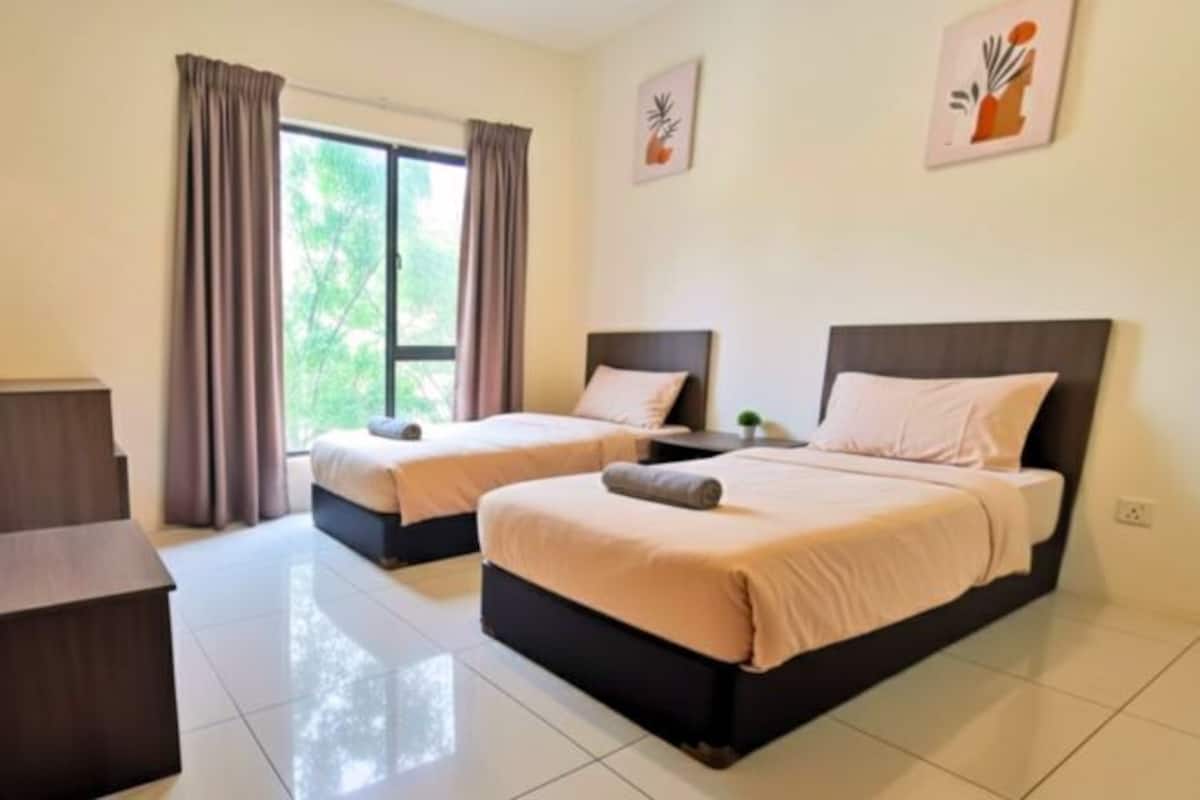 Individuelt dekorert, individuelt innredet og skrivebord