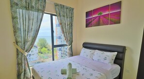 Deluxe appartement, 2 slaapkamers, niet-roken, uitzicht op zee | Individueel gedecoreerd, individueel gemeubileerd, een bureau