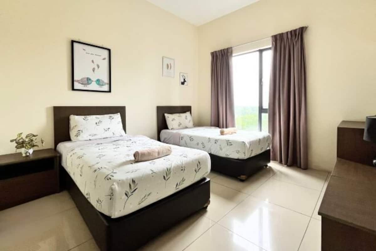 Individuelt dekorert, individuelt innredet og skrivebord