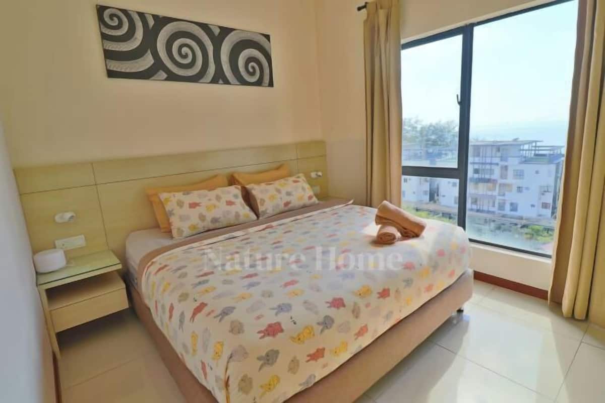 1 bedroom, individually decorated, individually furnished, desk