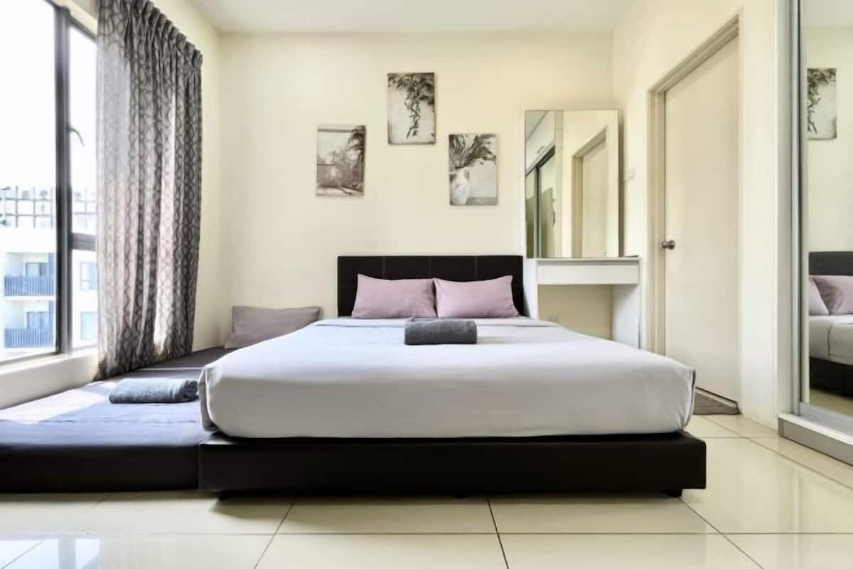 Individuelt dekorert, individuelt innredet og skrivebord