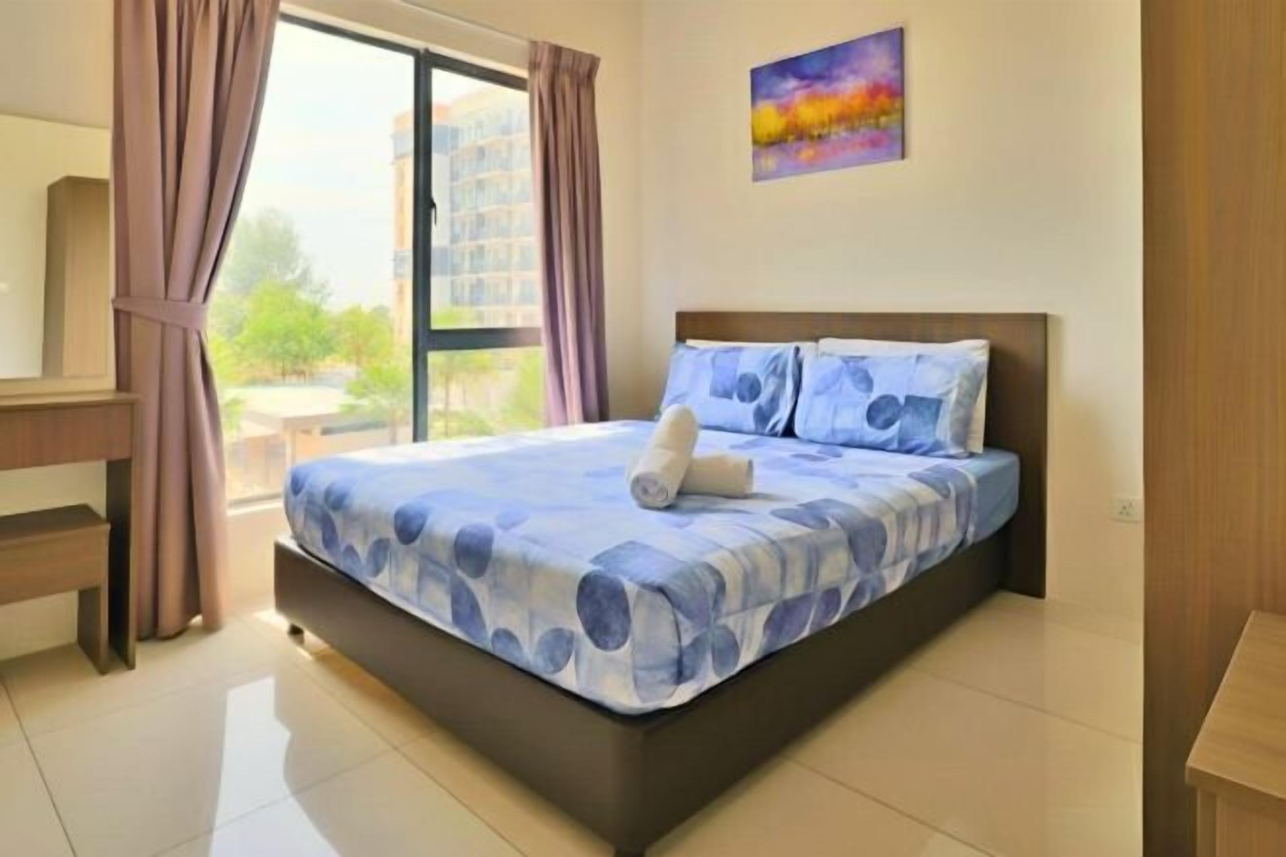 Décor unique, ameublement unique, bureau, rideaux d’obscurcissement