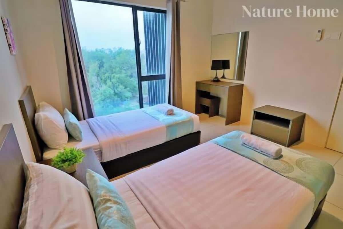 1 bedroom, individually decorated, individually furnished, desk