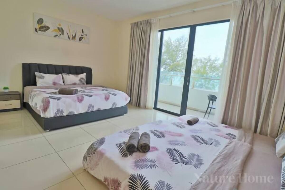 1 bedroom, individually decorated, individually furnished, desk