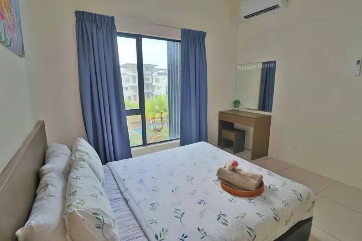 1 bedroom, individually decorated, individually furnished, desk