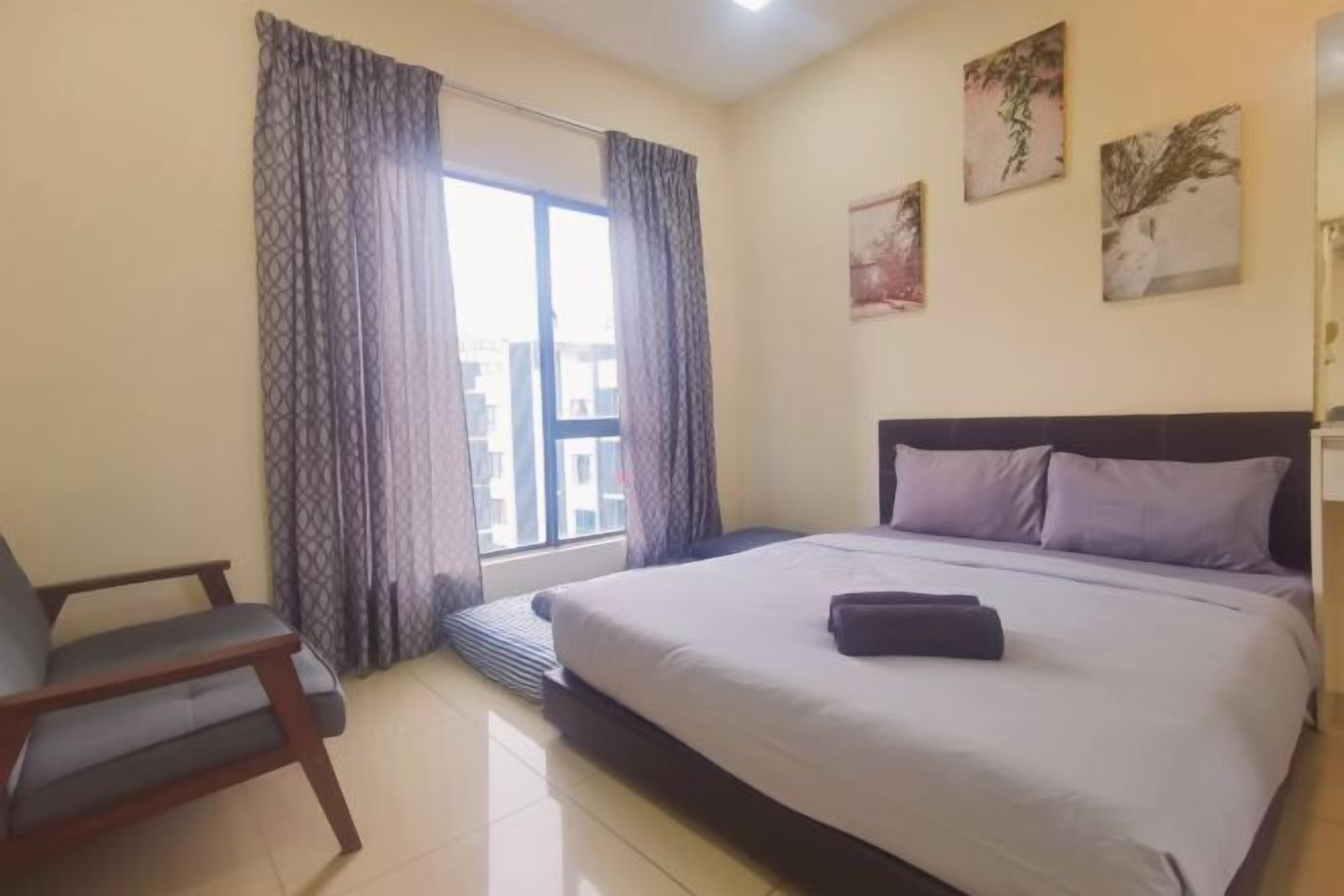 ห้องพักตกแต่งอย่างมีเอกลักษณ์, ตกแต่งพิเศษโดยเฉพาะ, โต๊ะทำงาน