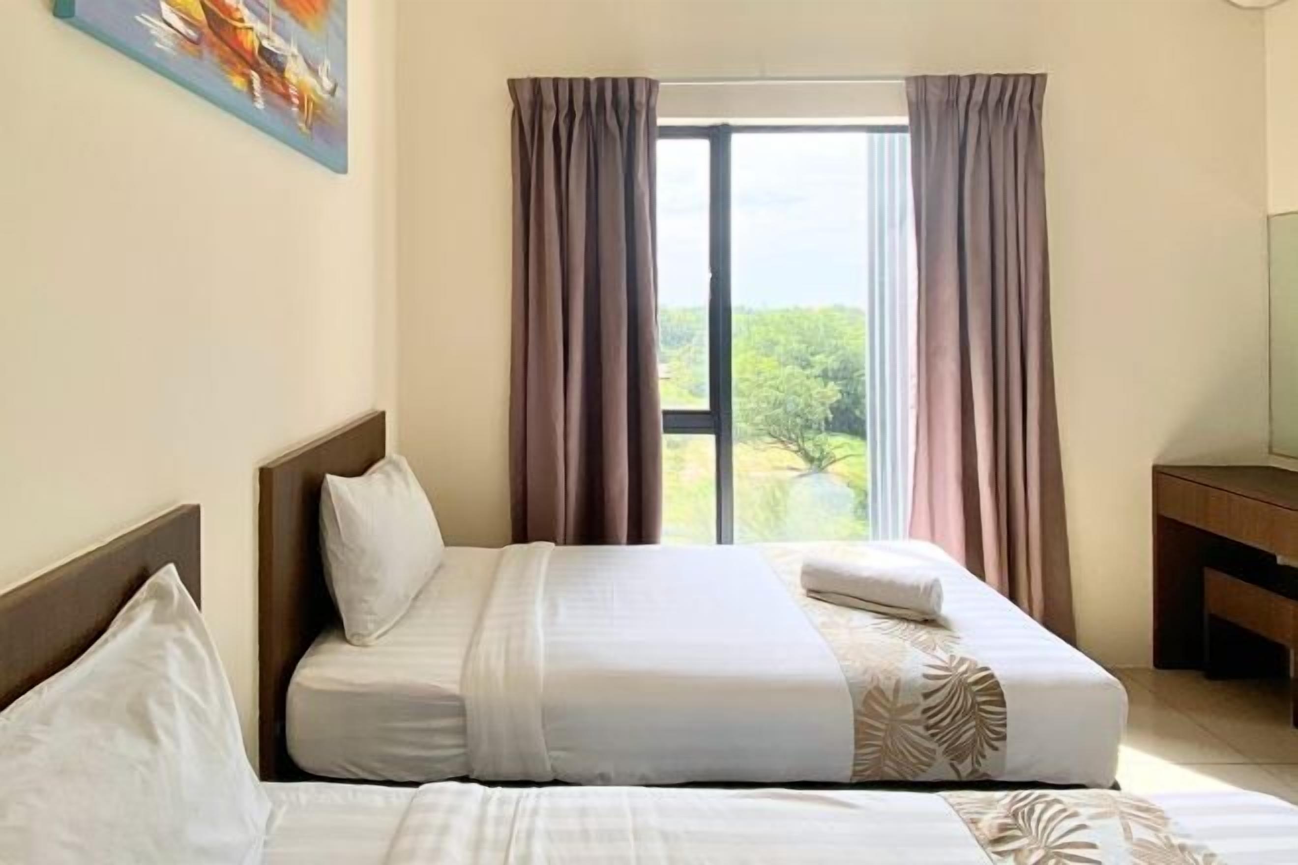 Décor unique, ameublement unique, bureau, rideaux d’obscurcissement