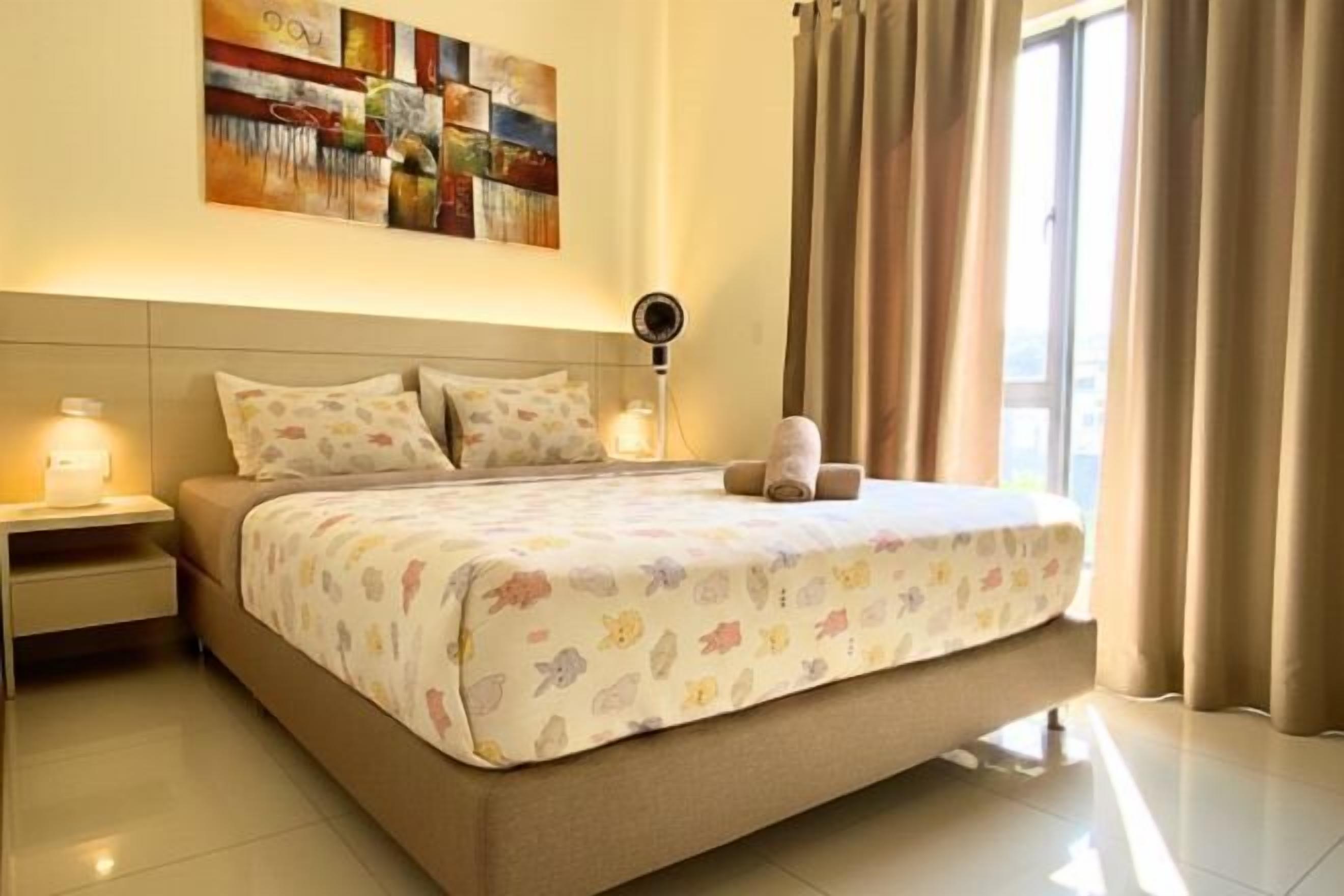 Individuelt dekorert, individuelt innredet og skrivebord