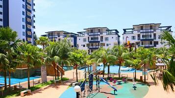 Apartamento standard, 2 quartos, vista para a piscina, ao lado da praia | Vista do quarto