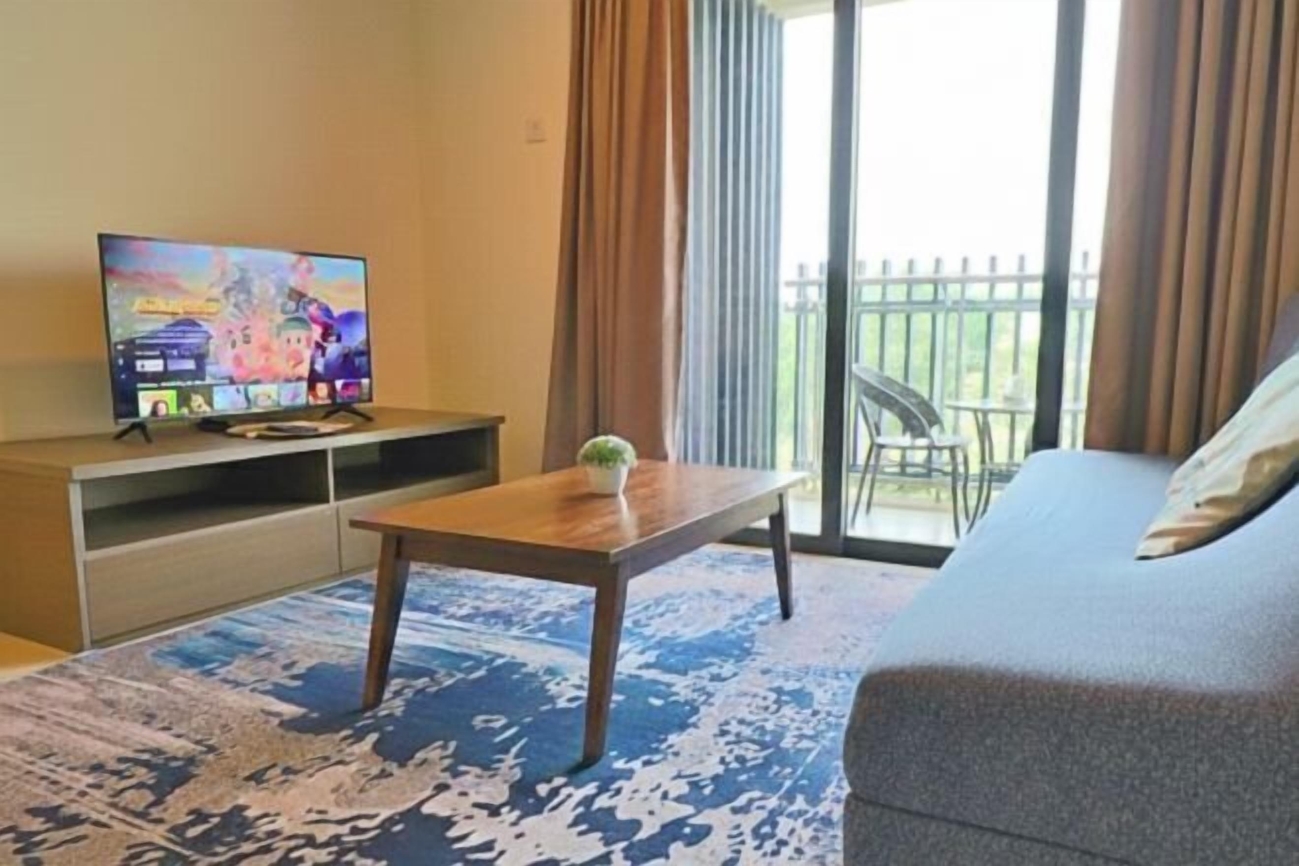 Aire de séjour | Téléviseur ACL de 55 po avec télévision numérique, Netflix