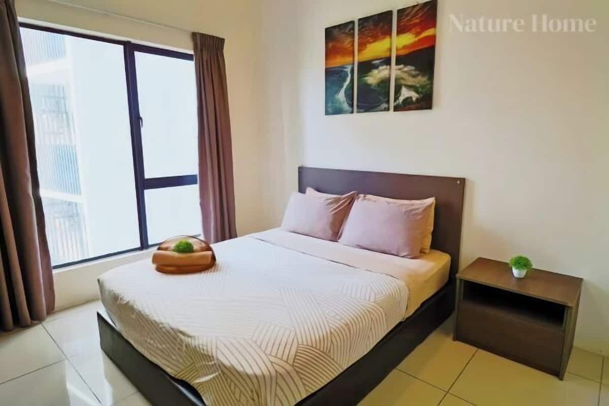 1 bedroom, individually decorated, individually furnished, desk