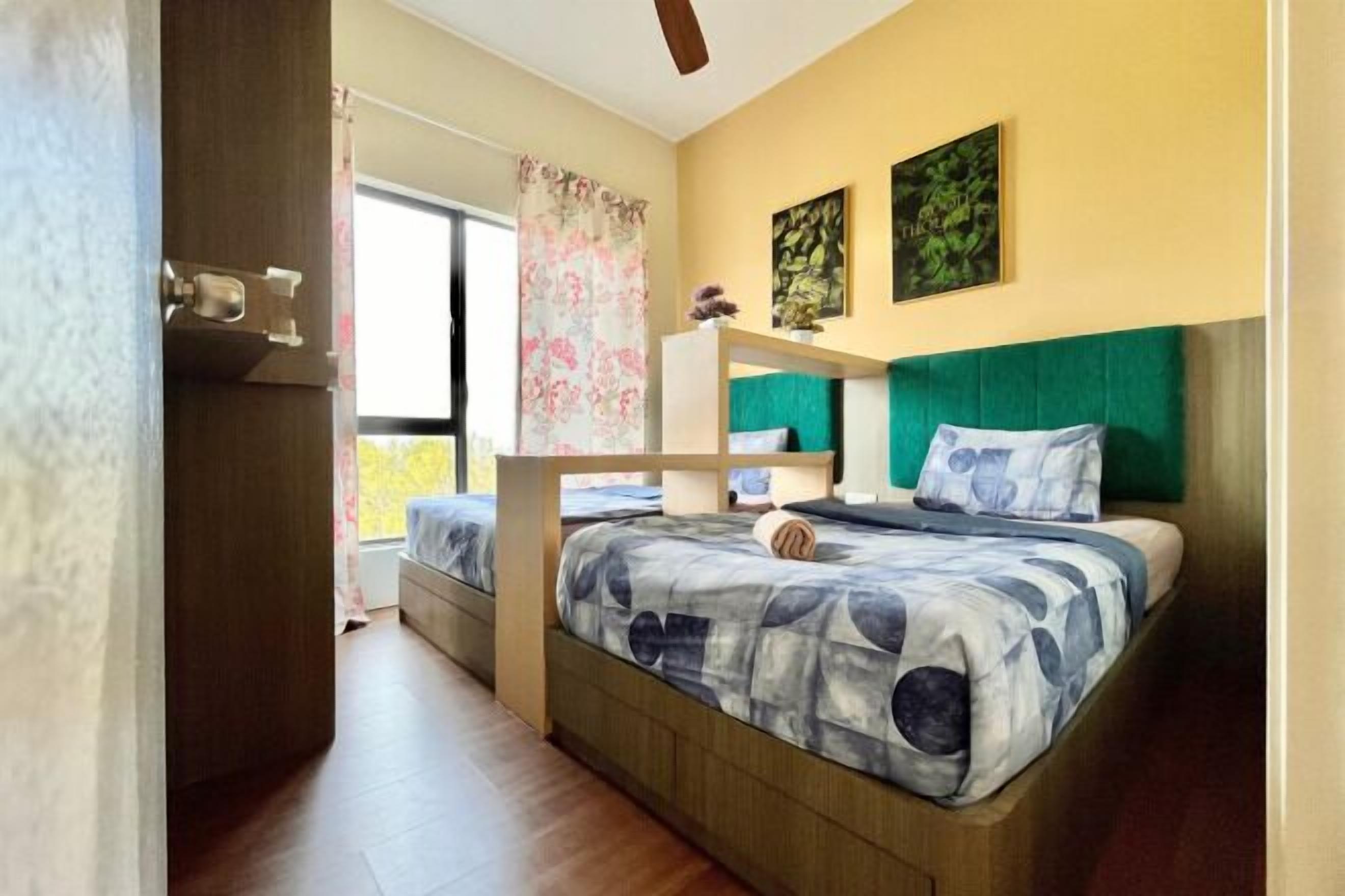 Individueel gedecoreerd, individueel gemeubileerd, een bureau