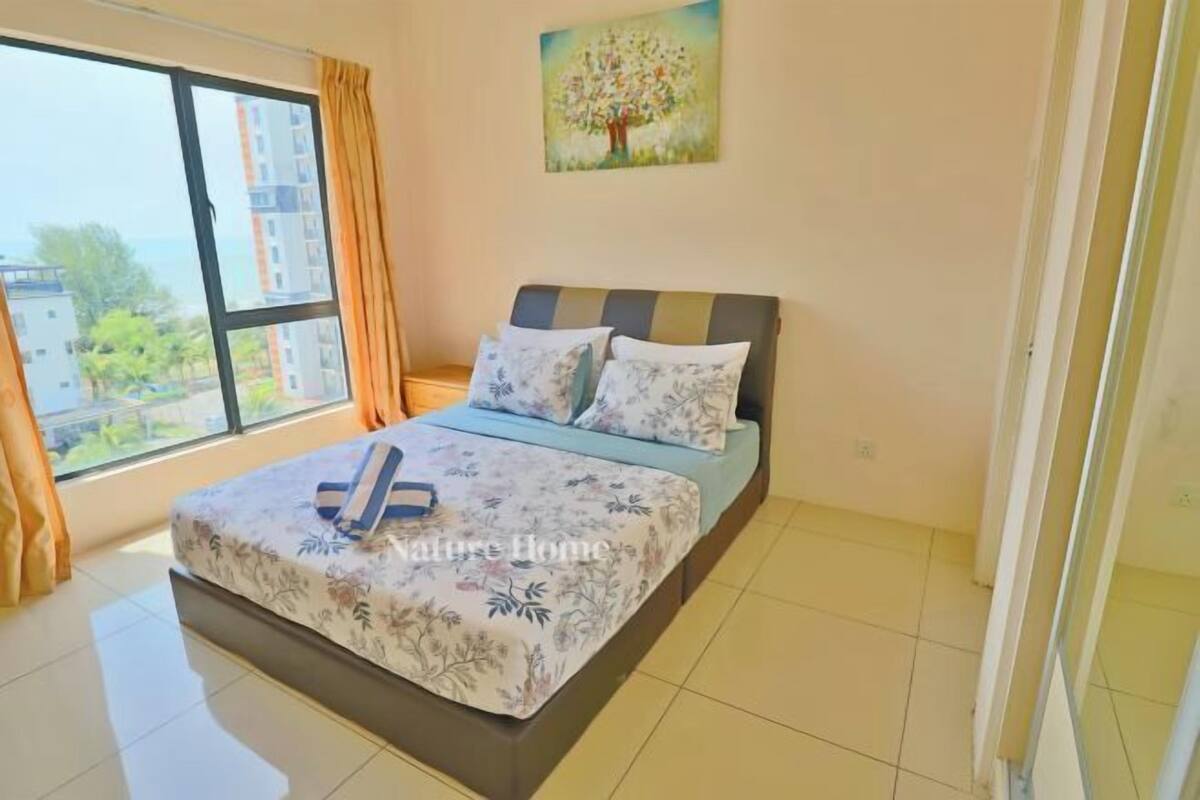 1 bedroom, individually decorated, individually furnished, desk