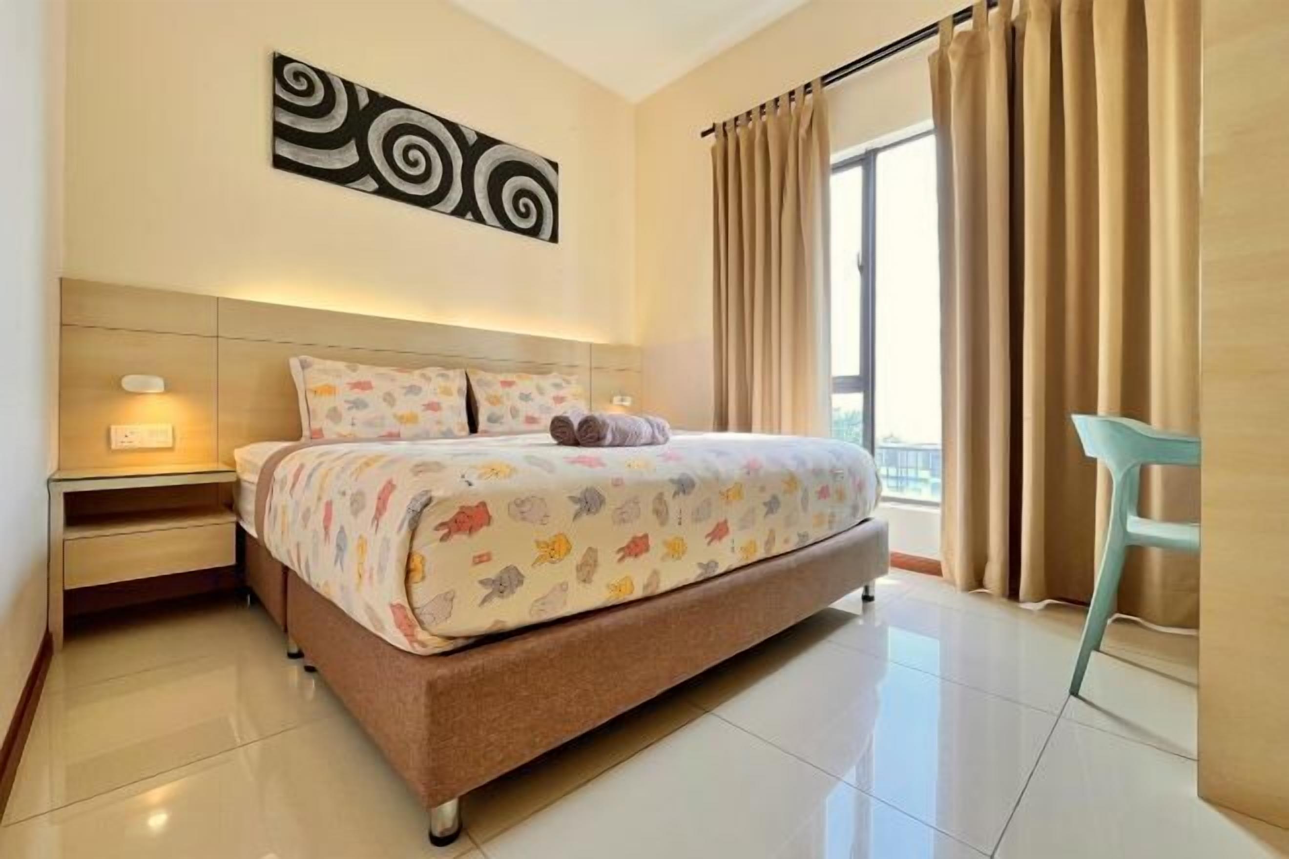 Individuelt dekorert, individuelt innredet og skrivebord