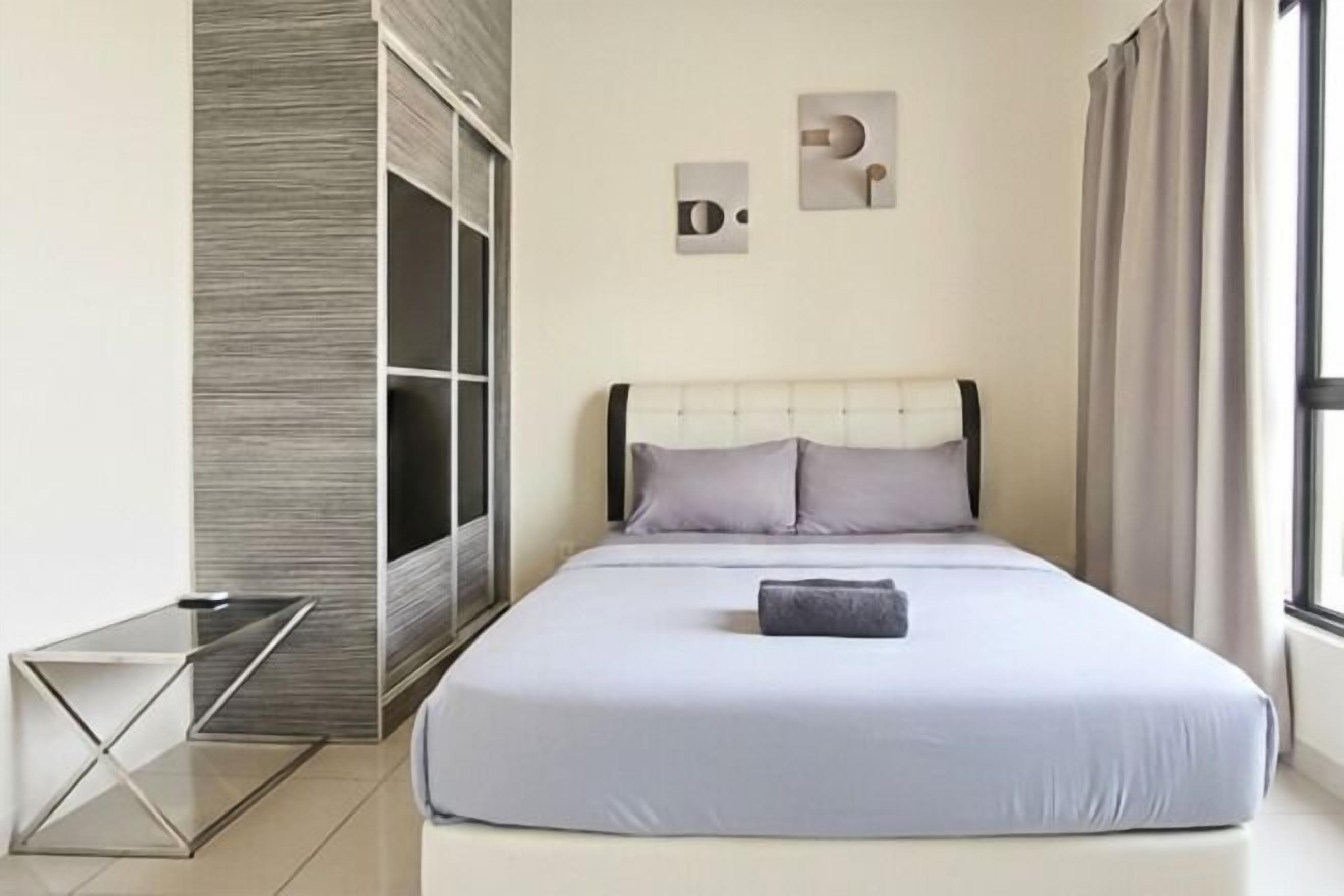 Individueel gedecoreerd, individueel gemeubileerd, een bureau