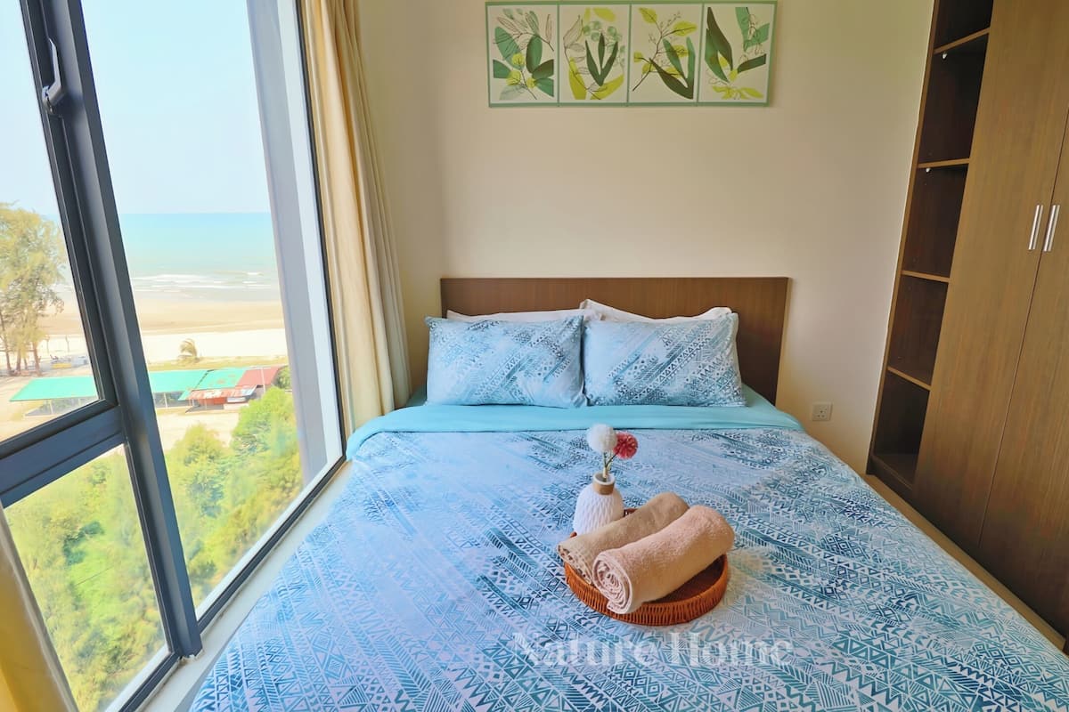 Apartamento estándar, 2 habitaciones, frigorífico y microondas, vistas al mar | 1 dormitorio, decoración individual, mobiliario individual y escritorio