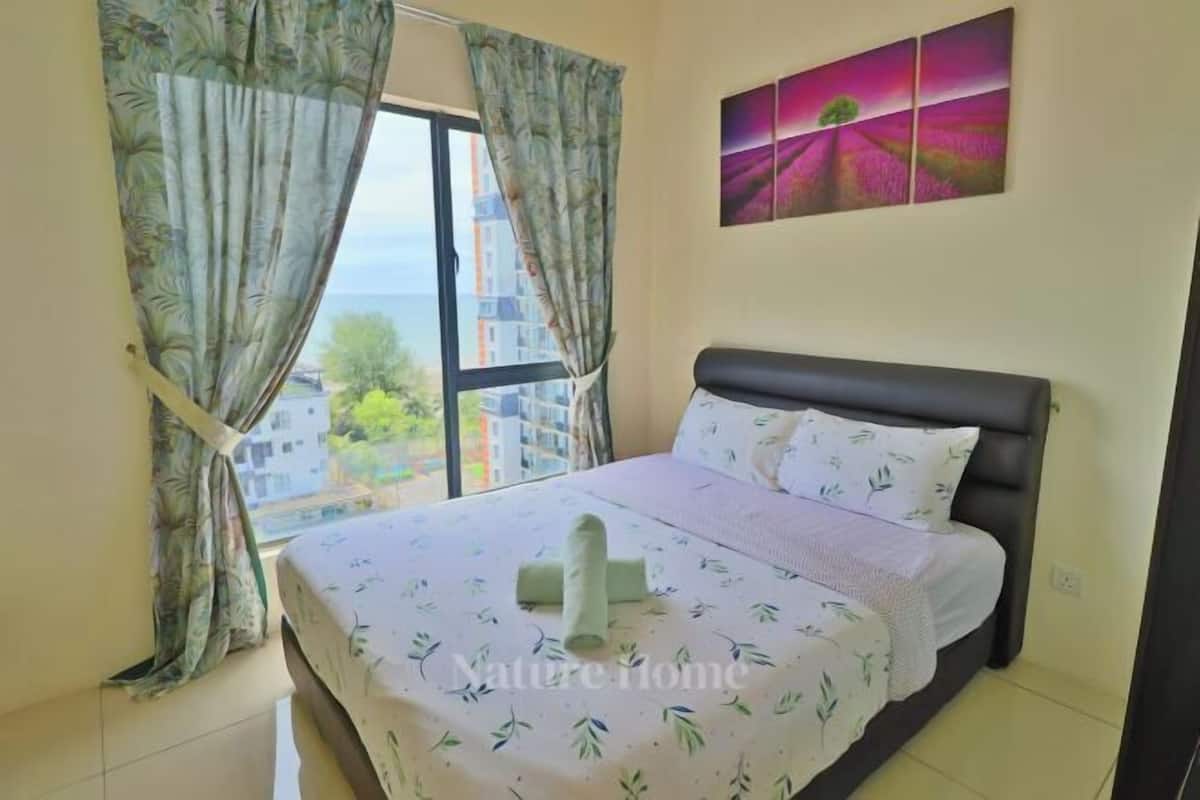 1 bedroom, individually decorated, individually furnished, desk