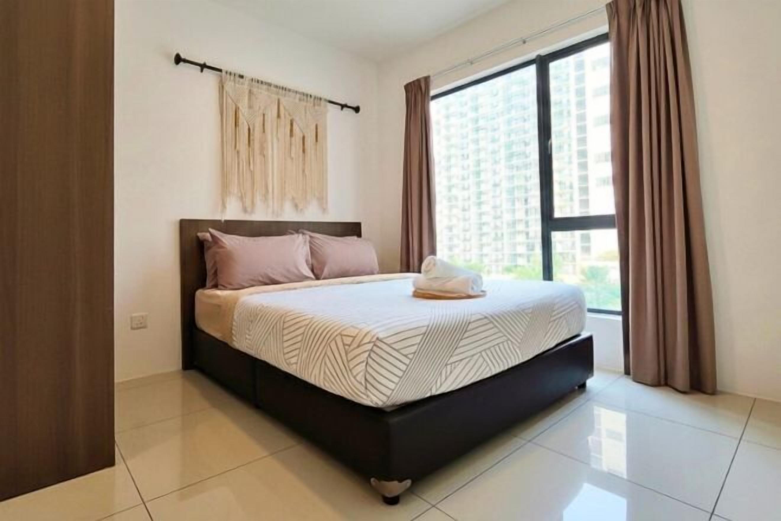 Décor unique, ameublement unique, bureau, rideaux d’obscurcissement