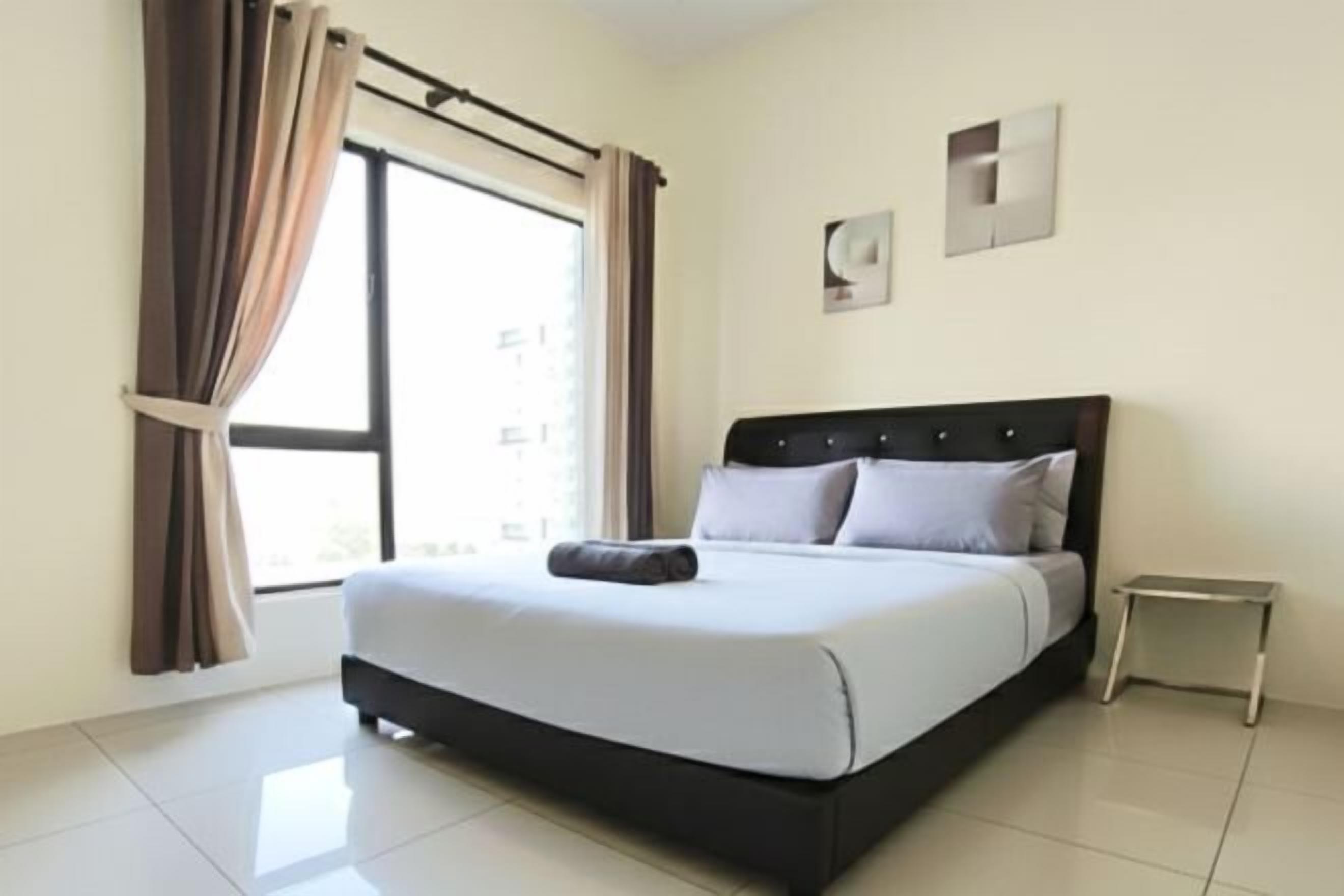 Individuell dekoriert, individuell eingerichtet, Schreibtisch