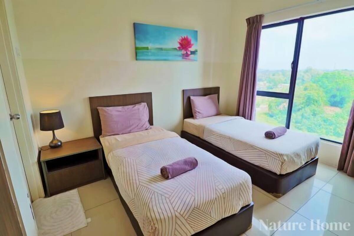 1 bedroom, individually decorated, individually furnished, desk