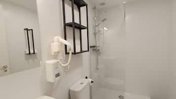 Comfort appartement | Badkamer | Gratis toiletartikelen, een haardroger