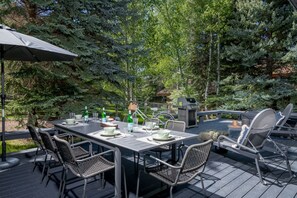 Outdoor dining - Holiday Availability! Newly Furnished 4 Bedroom Home with Hot Tub (Sun Valley)
