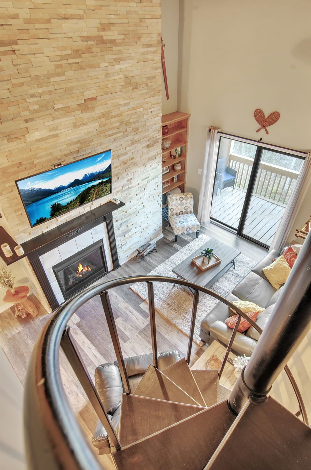 Una Smart TV, una chimenea