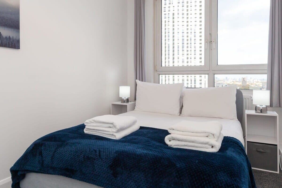 3 bedrooms, desk, iron/ironing board, WiFi