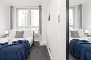 3 habitaciones, escritorio, tabla de planchar con plancha y wifi 