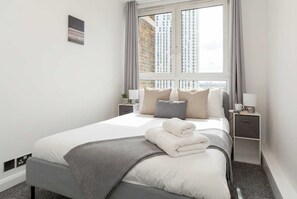 3 Schlafzimmer, Schreibtisch, Bügeleisen/Bügelbrett, WLAN