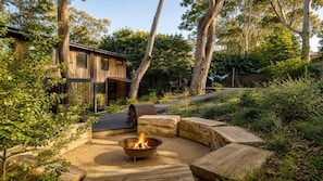 Property grounds - Modern architect designed home walking distance to Macmasters Beach (MACMASTERS BEACH)